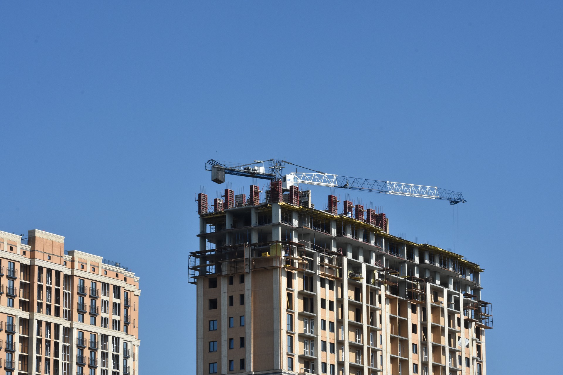 Building additional storeys on top of a block of flats